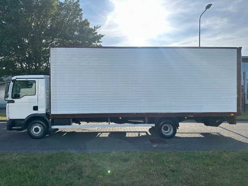 MAN TGL 12.210 MANUAL + 2000 KG LIFT + 2.60 M HIGH BIG BOX + AIRCO + SPRING / SPRING + 3 SEATS - Camión caja cerrada: foto 2 MAN TGL 12.210 MANUAL + 2000 KG LIFT + 2.60 M HIGH BIG BOX + AIRCO + SPRING / SPRING + 3 SEATS - Camión caja cerrada: foto 2