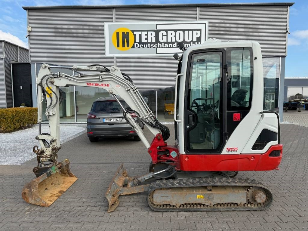 Takeuchi TB 225 V3 - Miniexcavadora: foto 1 Takeuchi TB 225 V3 - Miniexcavadora: foto 1