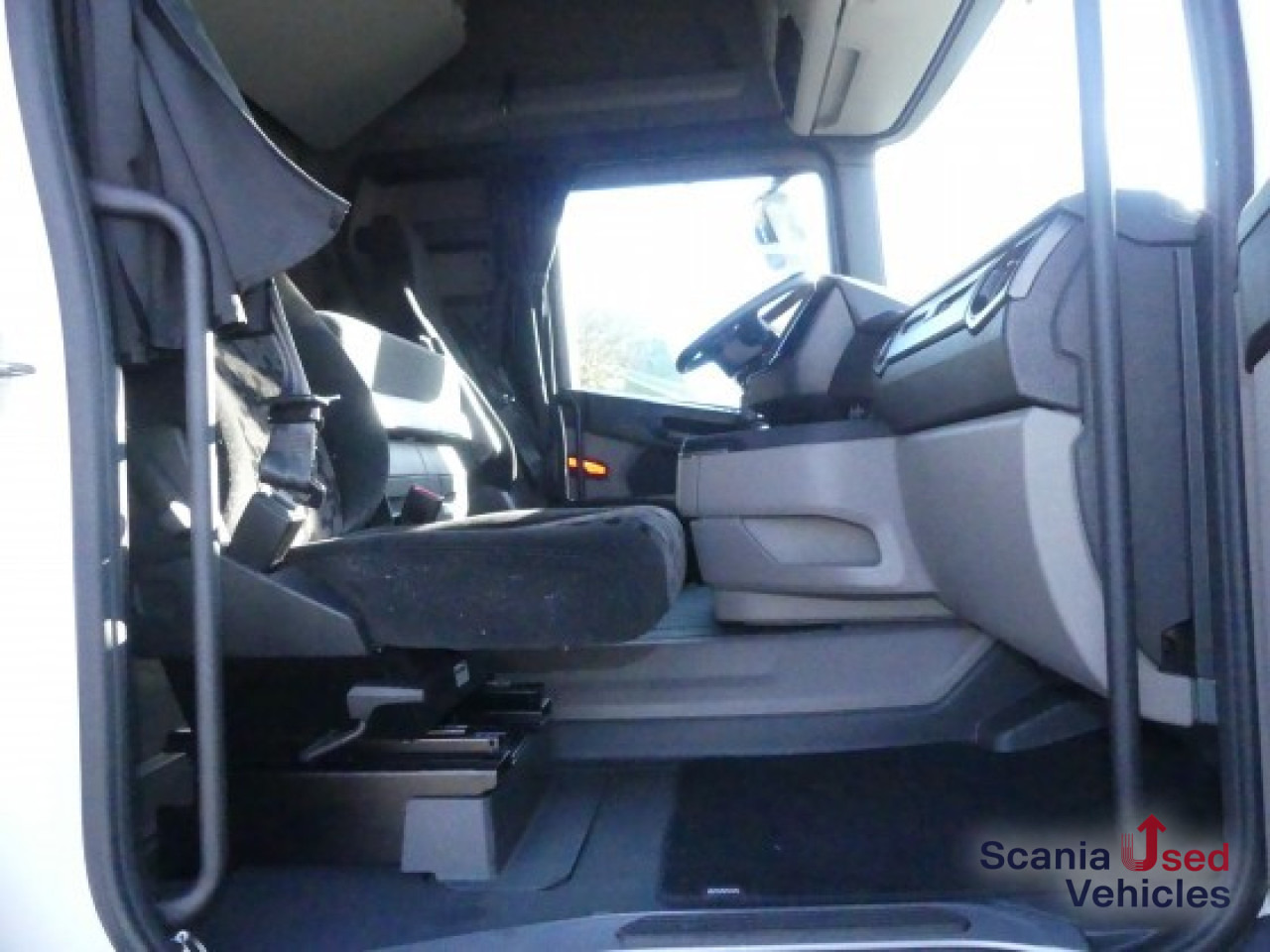 SCANIA R 460 A4x2NA Kipphydraulik New Dashboard - Cabeza tractora: foto 3 SCANIA R 460 A4x2NA Kipphydraulik New Dashboard - Cabeza tractora: foto 3