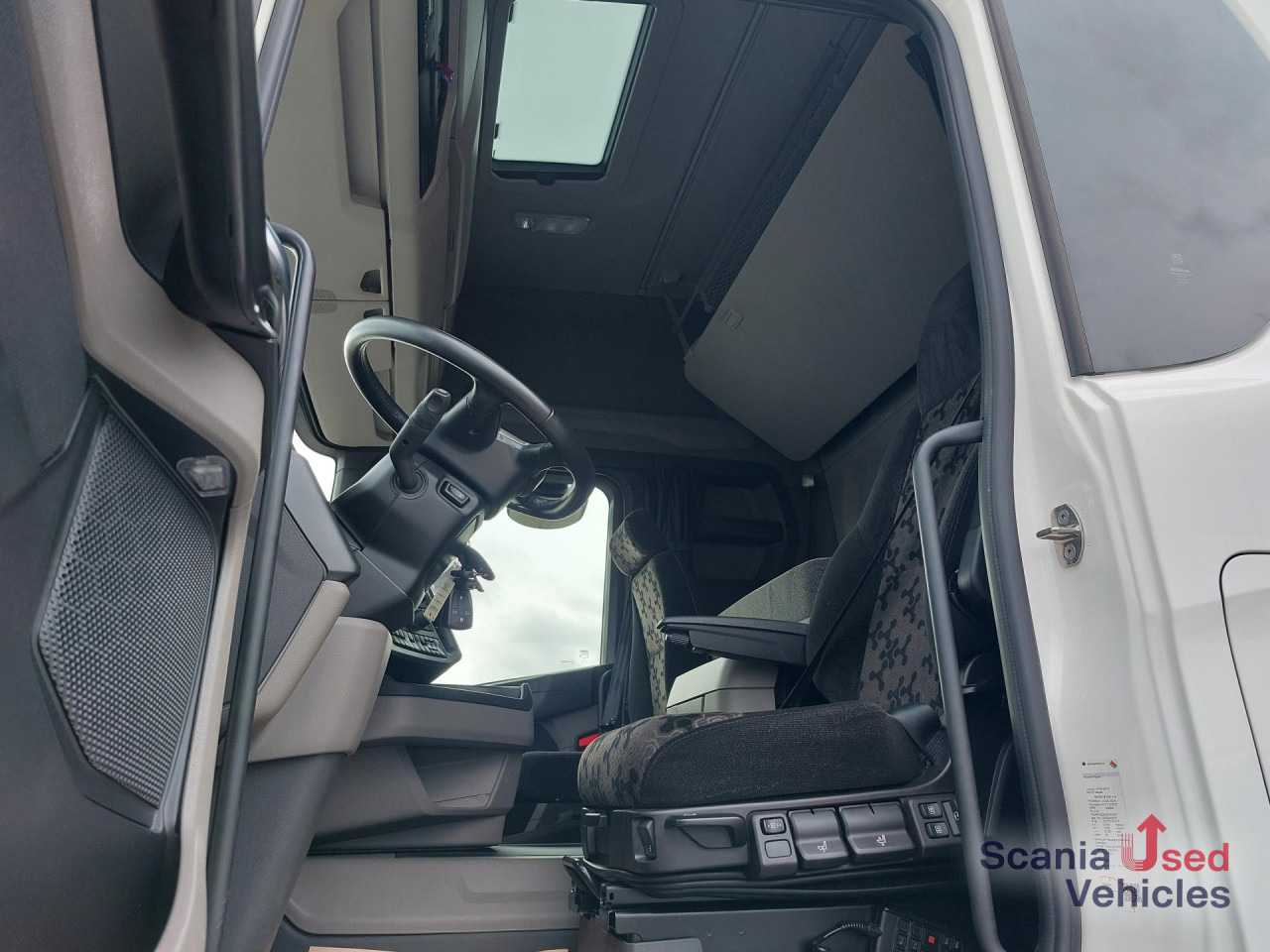 SCANIA R 460 A4x2NA, SUPER, NAVI, Standklima - Cabeza tractora: foto 3 SCANIA R 460 A4x2NA, SUPER, NAVI, Standklima - Cabeza tractora: foto 3
