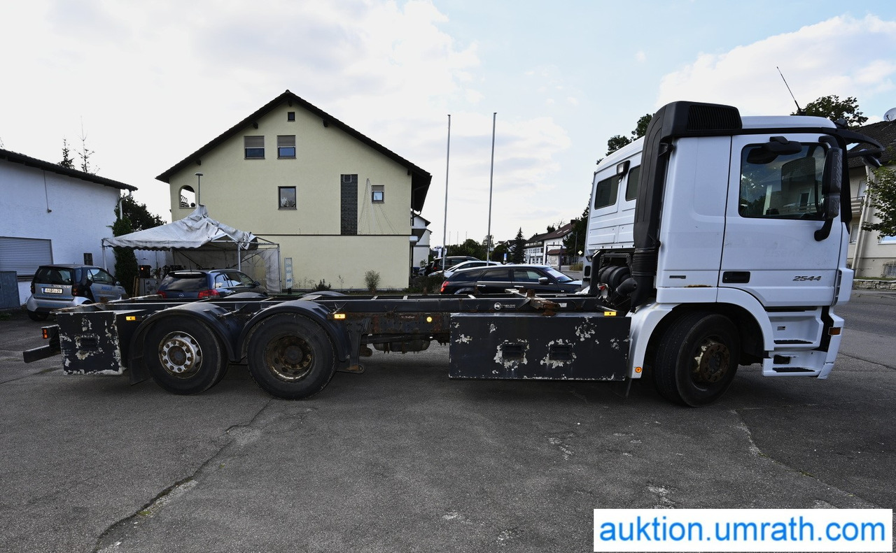 MERCEDES-BENZ Actros 2544 BDF MP3 Euro 5 Retarder Klima - Camión chasis: foto 4 MERCEDES-BENZ Actros 2544 BDF MP3 Euro 5 Retarder Klima - Camión chasis: foto 4