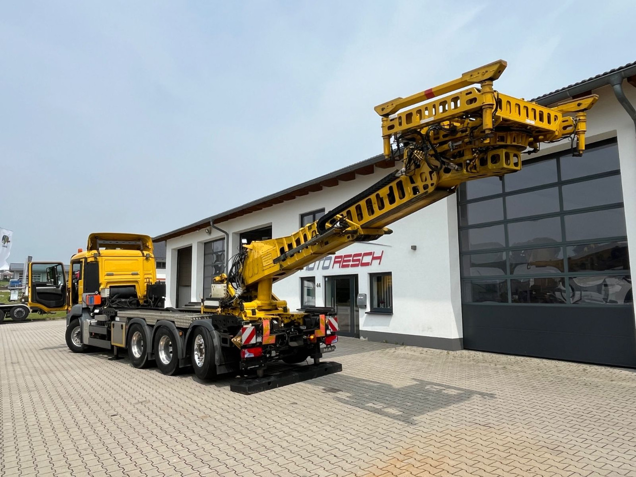 MAN TGS 35.480 8x4-4BL Deuringer Garagentransporter - Camión grúa: foto 3 MAN TGS 35.480 8x4-4BL Deuringer Garagentransporter - Camión grúa: foto 3