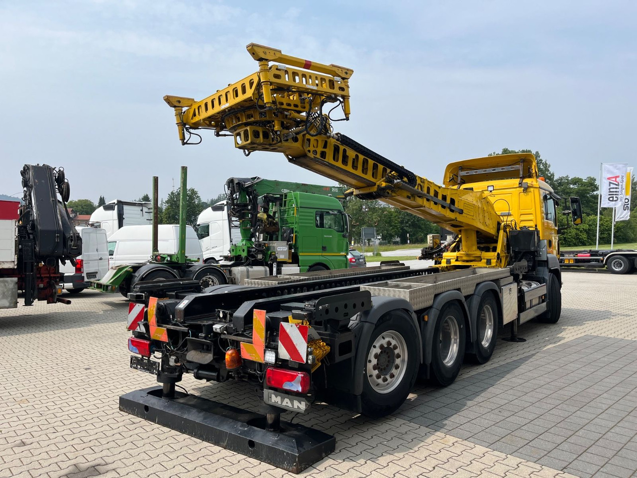 MAN TGS 35.480 8x4-4BL Deuringer Garagentransporter - Camión grúa: foto 5 MAN TGS 35.480 8x4-4BL Deuringer Garagentransporter - Camión grúa: foto 5