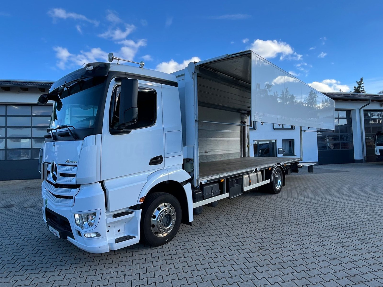 Mercedes-Benz Antos 1836 Klappwand Getränkekoffer beheizt - Camión transporte de bebidas: foto 2 Mercedes-Benz Antos 1836 Klappwand Getränkekoffer beheizt - Camión transporte de bebidas: foto 2