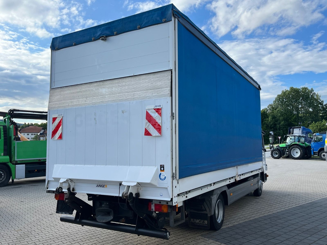 Mercedes-Benz Atego 818 Klima Sperre 74100KM 2,70 Ladehöhe - Furgoneta con caja de lona: foto 4 Mercedes-Benz Atego 818 Klima Sperre 74100KM 2,70 Ladehöhe - Furgoneta con caja de lona: foto 4