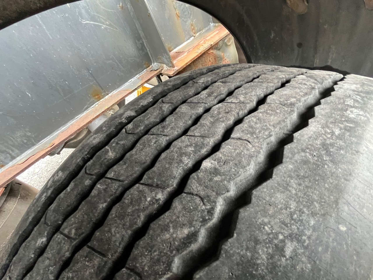 Schwarzmüller S1 R-Serie Tank Chassis ADR SAF Alufelgen - Semirremolque portacontenedore/ Intercambiable: foto 5 Schwarzmüller S1 R-Serie Tank Chassis ADR SAF Alufelgen - Semirremolque portacontenedore/ Intercambiable: foto 5