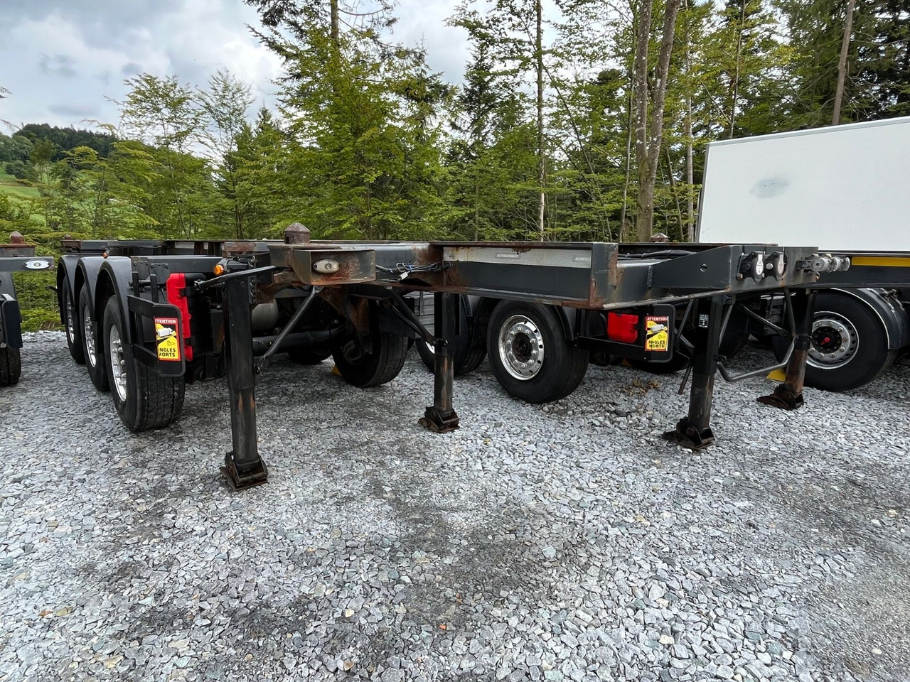 Schwarzmüller S1 R-Serie Tank Chassis ADR SAF Alufelgen - Semirremolque portacontenedore/ Intercambiable: foto 1 Schwarzmüller S1 R-Serie Tank Chassis ADR SAF Alufelgen - Semirremolque portacontenedore/ Intercambiable: foto 1