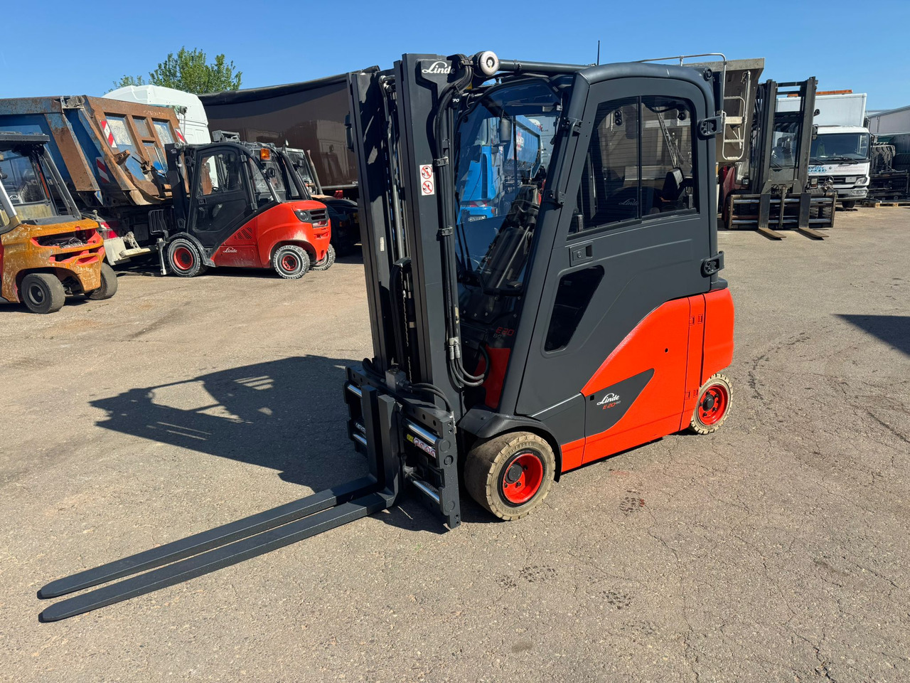 LINDE E20PHL-02 Elektro Triplex Kabine Heizung integriertes Ladegerät - Carretilla elevadora eléctrica: foto 1 LINDE E20PHL-02 Elektro Triplex Kabine Heizung integriertes Ladegerät - Carretilla elevadora eléctrica: foto 1