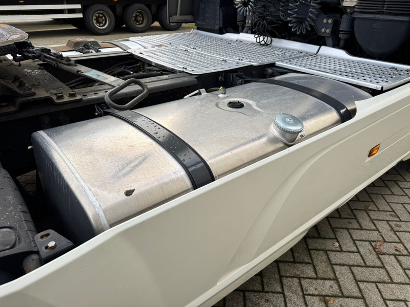 Cabeza tractora DAF XF 480 SC / 2 Tanks / 2 Beds / Refrigerator: foto 11