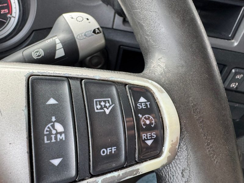 Cabeza tractora DAF XF 480 SC / 2 Tanks / 2 Beds / Refrigerator: foto 15