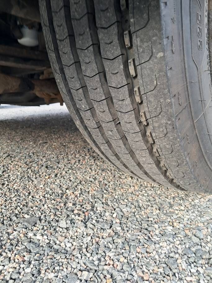 Iveco Eurocargo 100 E21 - Camión caja cerrada: foto 5 Iveco Eurocargo 100 E21 - Camión caja cerrada: foto 5