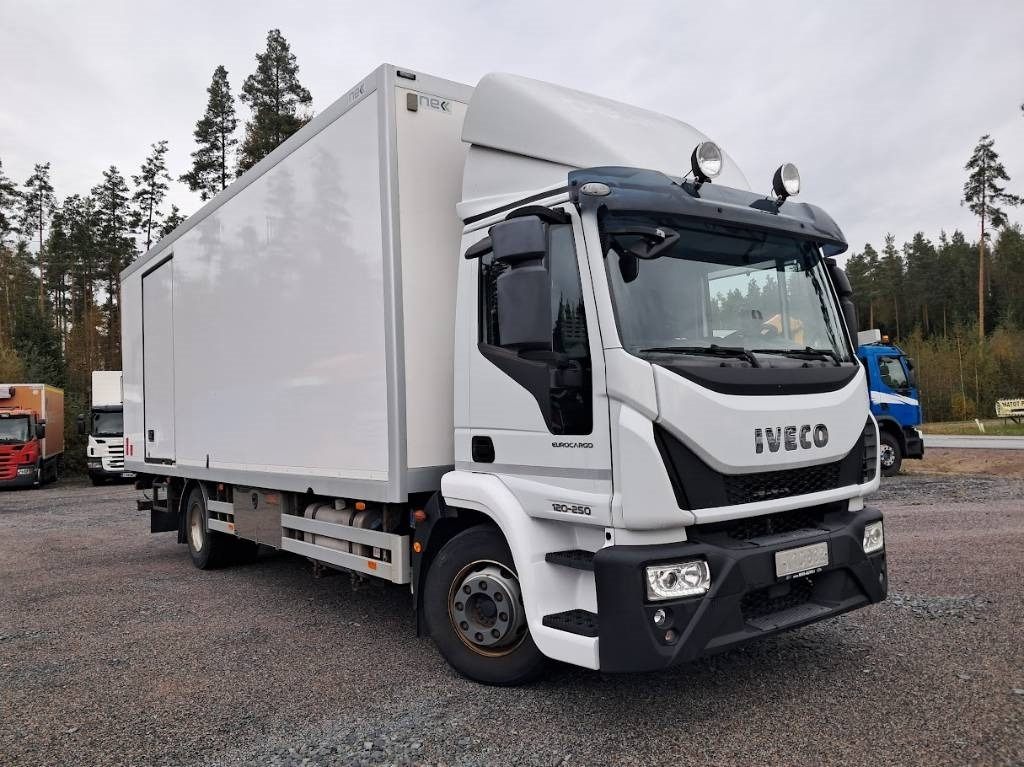 Iveco Eurocargo 120-250 Umpikori SSC-Heat System - Camión caja cerrada: foto 2 Iveco Eurocargo 120-250 Umpikori SSC-Heat System - Camión caja cerrada: foto 2
