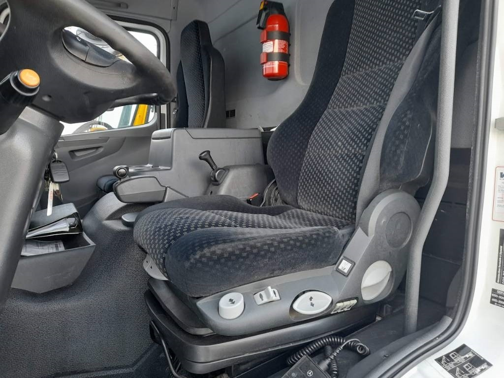 Mercedes-Benz Atego - Camión caja cerrada: foto 4 Mercedes-Benz Atego - Camión caja cerrada: foto 4