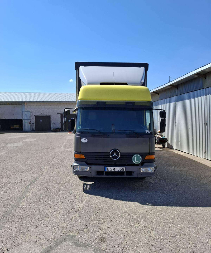 Mercedes-Benz 823 L - Camión lona: foto 1 Mercedes-Benz 823 L - Camión lona: foto 1