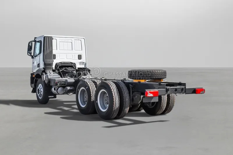 Iveco T-WAY AD380T47H 6x4 R24 Tyres Chassis - Barcelona Stock - Camión chasis: foto 2 Iveco T-WAY AD380T47H 6x4 R24 Tyres Chassis - Barcelona Stock - Camión chasis: foto 2