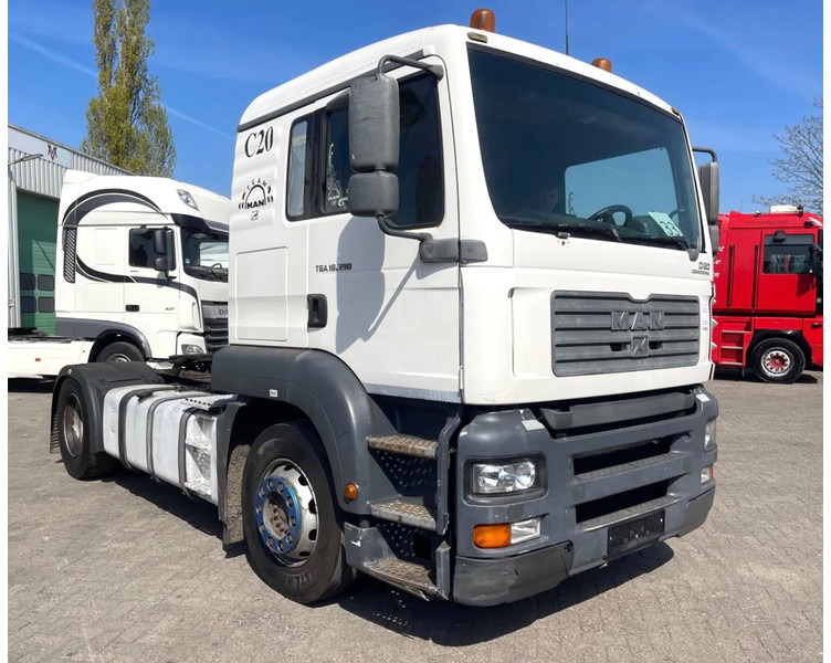 MAN TGA 18.390 Manual - Cabeza tractora: foto 1 MAN TGA 18.390 Manual - Cabeza tractora: foto 1