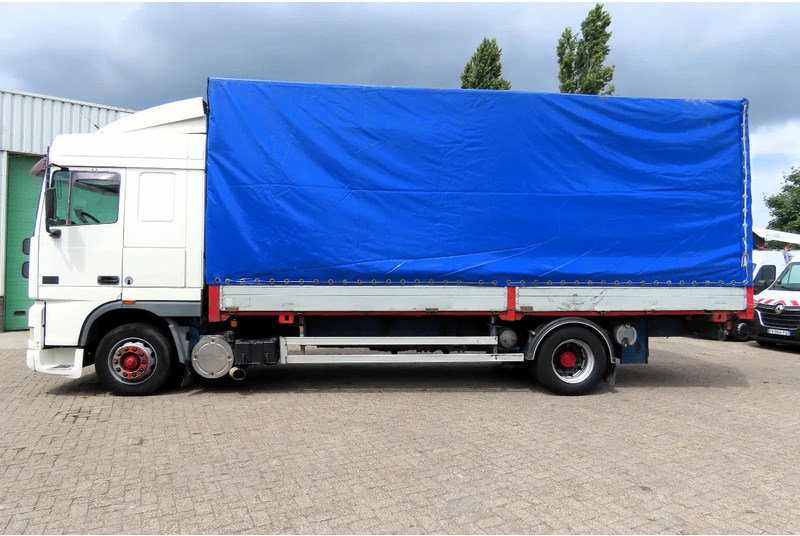 DAF XF 95.430 Manual diesel injection! Manual gearbox! - Camión lona: foto 3 DAF XF 95.430 Manual diesel injection! Manual gearbox! - Camión lona: foto 3