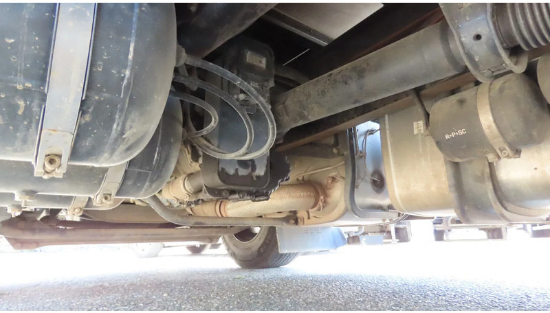 MAN TGX 18.480 446577 KM! RETARDER+ liftaxel + moving axel - Camión lona: foto 2 MAN TGX 18.480 446577 KM! RETARDER+ liftaxel + moving axel - Camión lona: foto 2
