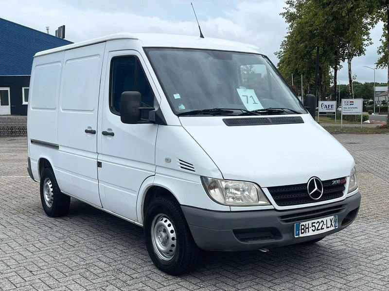 Mercedes-Benz Sprinter 208 3 seats. Very good bus! 100% engine and gearbox! France use - Furgón: foto 1 Mercedes-Benz Sprinter 208 3 seats. Very good bus! 100% engine and gearbox! France use - Furgón: foto 1
