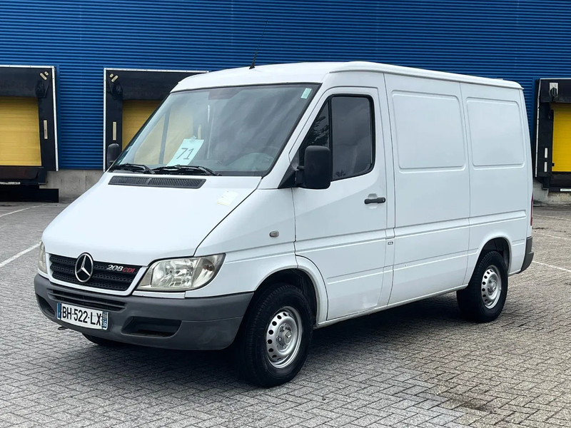Mercedes-Benz Sprinter 208 3 seats. Very good bus! 100% engine and gearbox! France use - Furgón: foto 3 Mercedes-Benz Sprinter 208 3 seats. Very good bus! 100% engine and gearbox! France use - Furgón: foto 3
