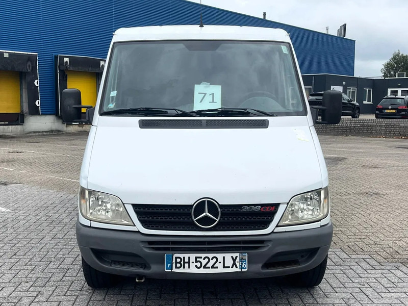 Mercedes-Benz Sprinter 208 3 seats. Very good bus! 100% engine and gearbox! France use - Furgón: foto 2 Mercedes-Benz Sprinter 208 3 seats. Very good bus! 100% engine and gearbox! France use - Furgón: foto 2