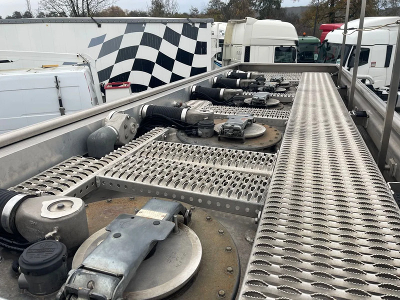 Camión cisterna Renault Premium 380 13390L, 5 COMPARTMENTS, FULL AIR SUSPENSION: foto 6 Camión cisterna Renault Premium 380 13390L, 5 COMPARTMENTS, FULL AIR SUSPENSION: foto 6