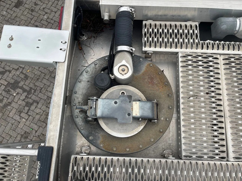 Camión cisterna Renault Premium 380 13390L, 5 COMPARTMENTS, FULL AIR SUSPENSION: foto 17 Camión cisterna Renault Premium 380 13390L, 5 COMPARTMENTS, FULL AIR SUSPENSION: foto 17