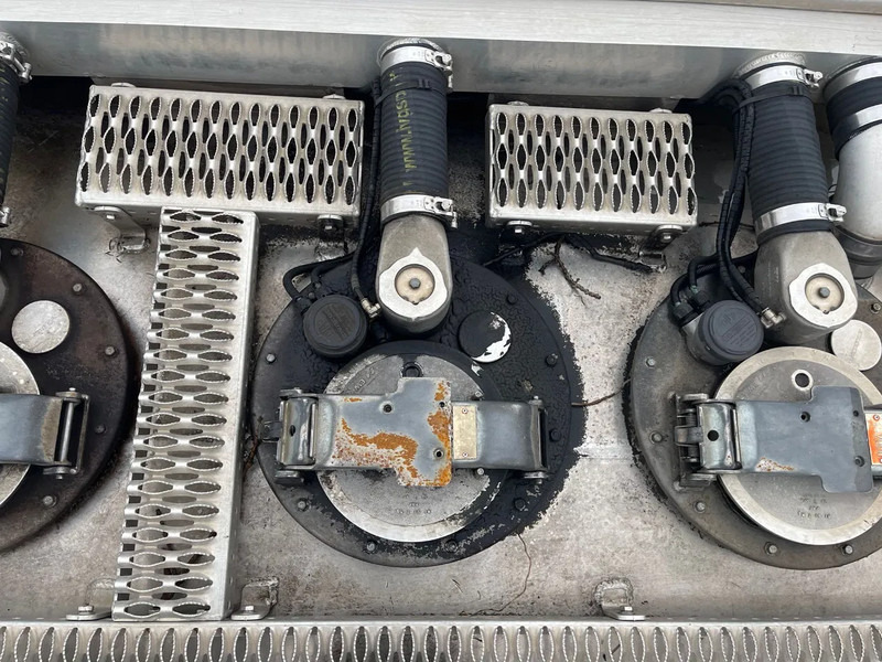 Camión cisterna Renault Premium 380 13390L, 5 COMPARTMENTS, FULL AIR SUSPENSION: foto 20 Camión cisterna Renault Premium 380 13390L, 5 COMPARTMENTS, FULL AIR SUSPENSION: foto 20