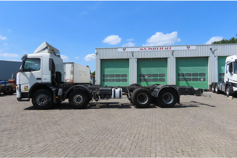 Volvo FM 12.380 8x4 FULL SPRING. 100% condition! - Camión chasis: foto 2 Volvo FM 12.380 8x4 FULL SPRING. 100% condition! - Camión chasis: foto 2