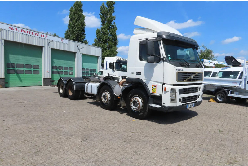 Volvo FM 12.380 8x4 FULL SPRING. 100% condition! - Camión chasis: foto 4 Volvo FM 12.380 8x4 FULL SPRING. 100% condition! - Camión chasis: foto 4