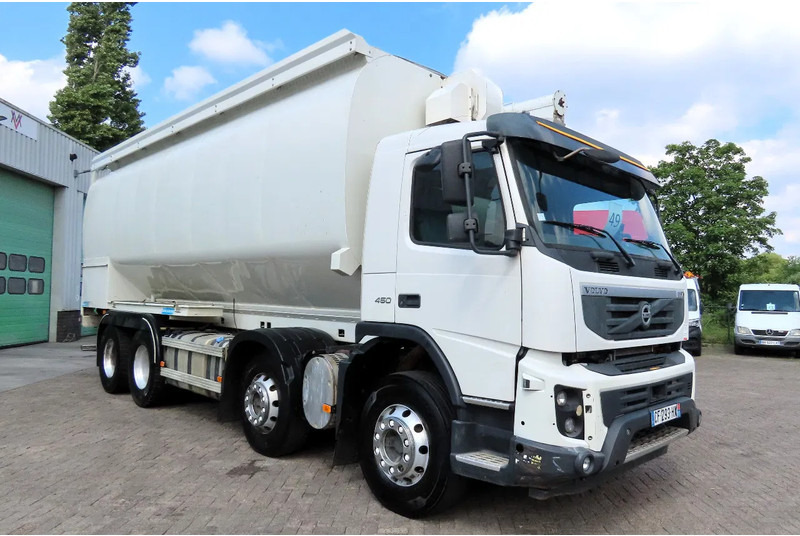 Volvo FMX 450 8x4 AUGER, radio control, 7 COMP. Full Volvo Service! . EXCELLENT condition - Camión cisterna: foto 3 Volvo FMX 450 8x4 AUGER, radio control, 7 COMP. Full Volvo Service! . EXCELLENT condition - Camión cisterna: foto 3