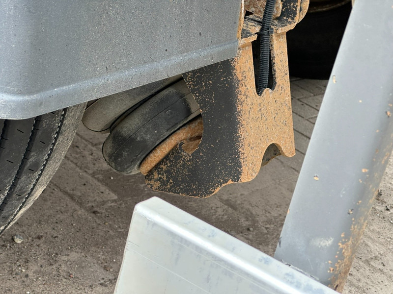 Schmitz Cargobull SGF*S3 - 8.5 - 30m3 STEEL CHASSIS / STEEL TIPPER - SAF - DISC - LIFT-AXLE - Semirremolque volquete: foto 5 Schmitz Cargobull SGF*S3 - 8.5 - 30m3 STEEL CHASSIS / STEEL TIPPER - SAF - DISC - LIFT-AXLE - Semirremolque volquete: foto 5