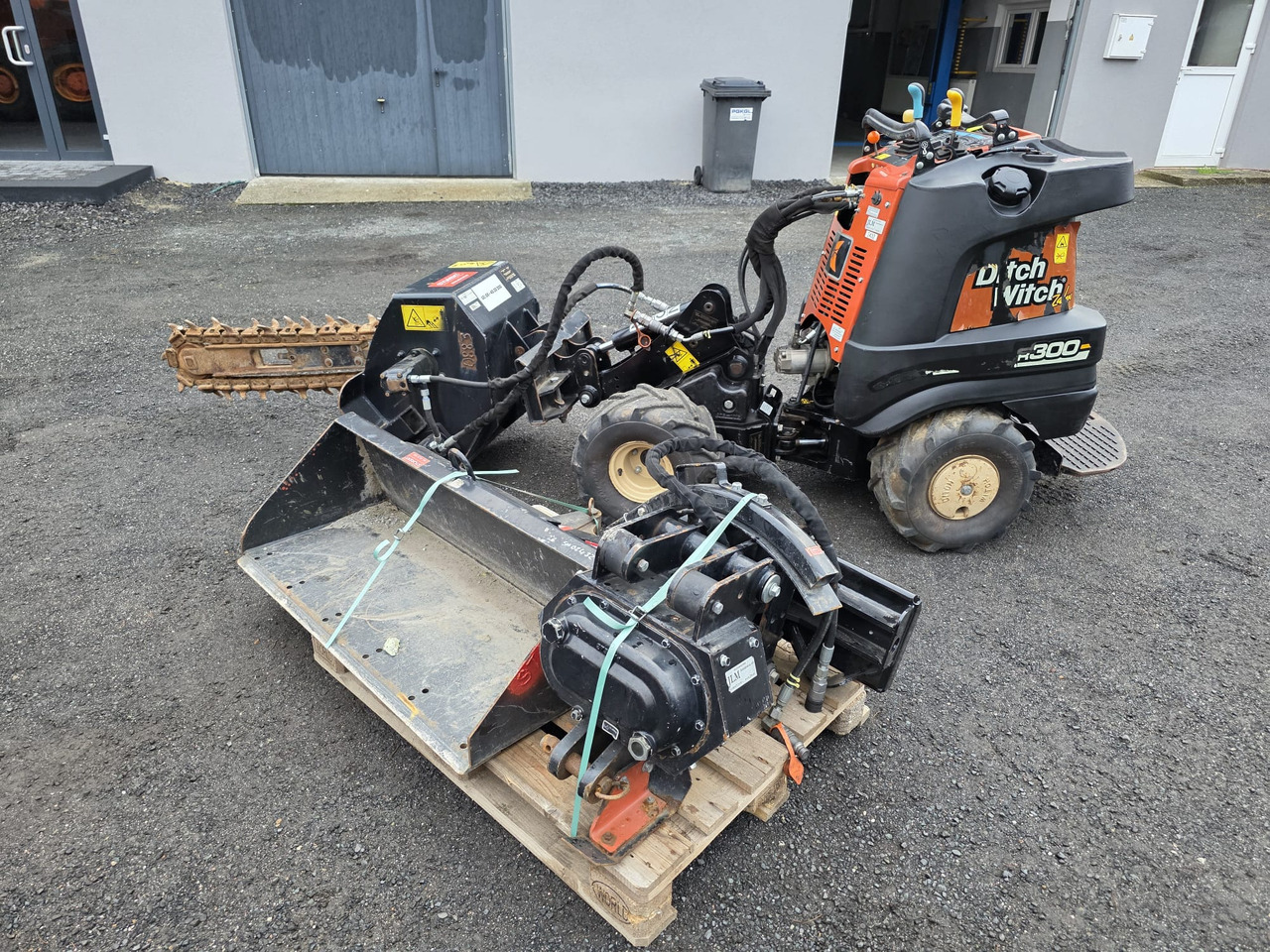 Ditch Witch R300 - Miniexcavadora: foto 3 Ditch Witch R300 - Miniexcavadora: foto 3