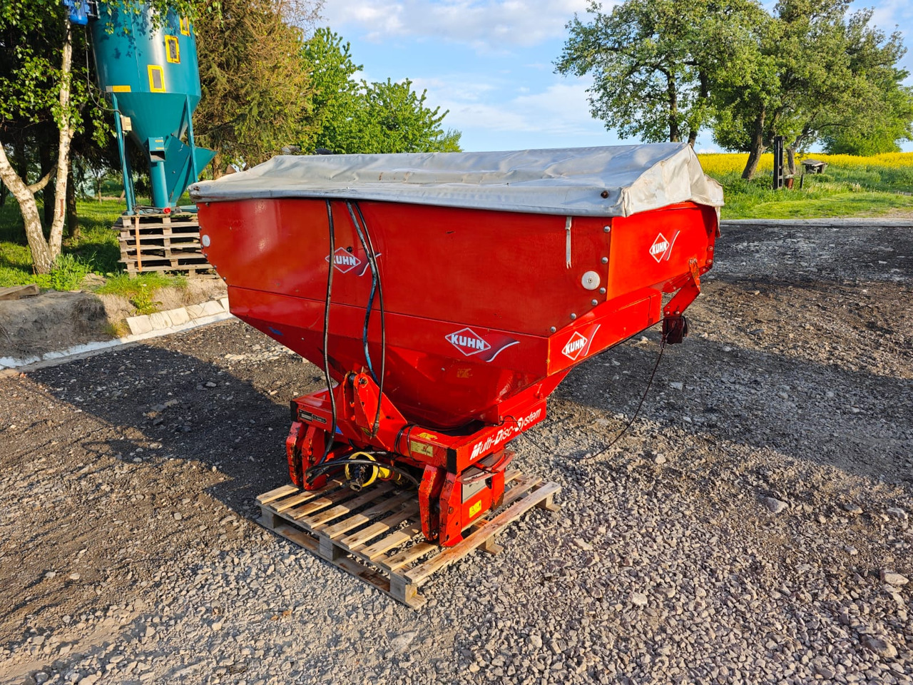KUHN MDS 921 Multi-Disc-System 1700 L - Esparcidor de fertilizantes: foto 1 KUHN MDS 921 Multi-Disc-System 1700 L - Esparcidor de fertilizantes: foto 1