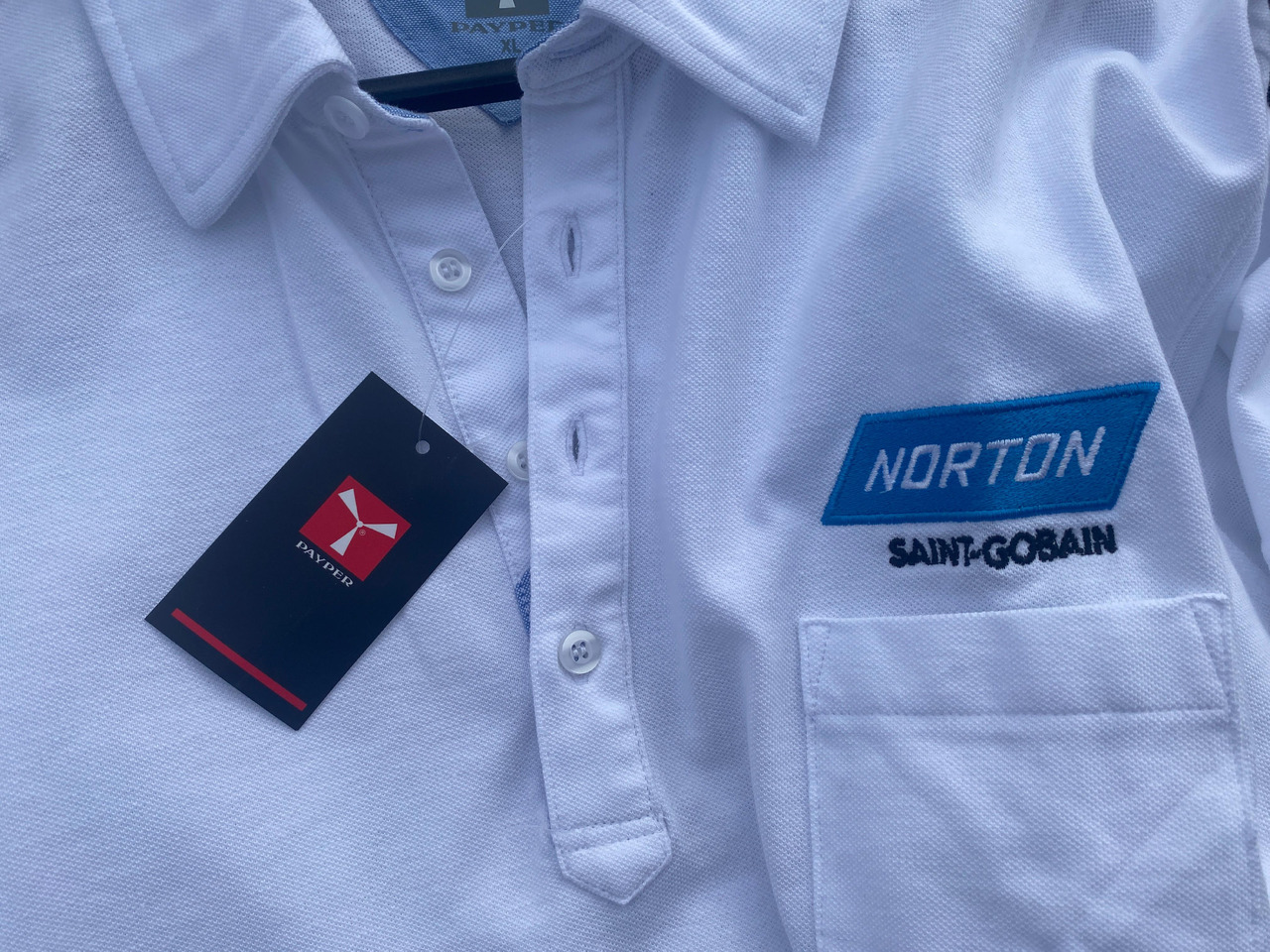 Norton, Dedra ukośnica, zestaw kluczy, lampa z czujnikiem, koszulka Polo - Herramienta/ Equipo: foto 5 Norton, Dedra ukośnica, zestaw kluczy, lampa z czujnikiem, koszulka Polo - Herramienta/ Equipo: foto 5