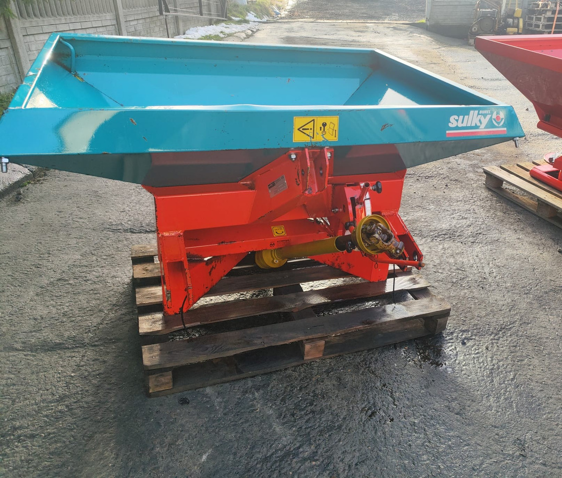 SULKY R600 - Esparcidor de fertilizantes: foto 1 SULKY R600 - Esparcidor de fertilizantes: foto 1