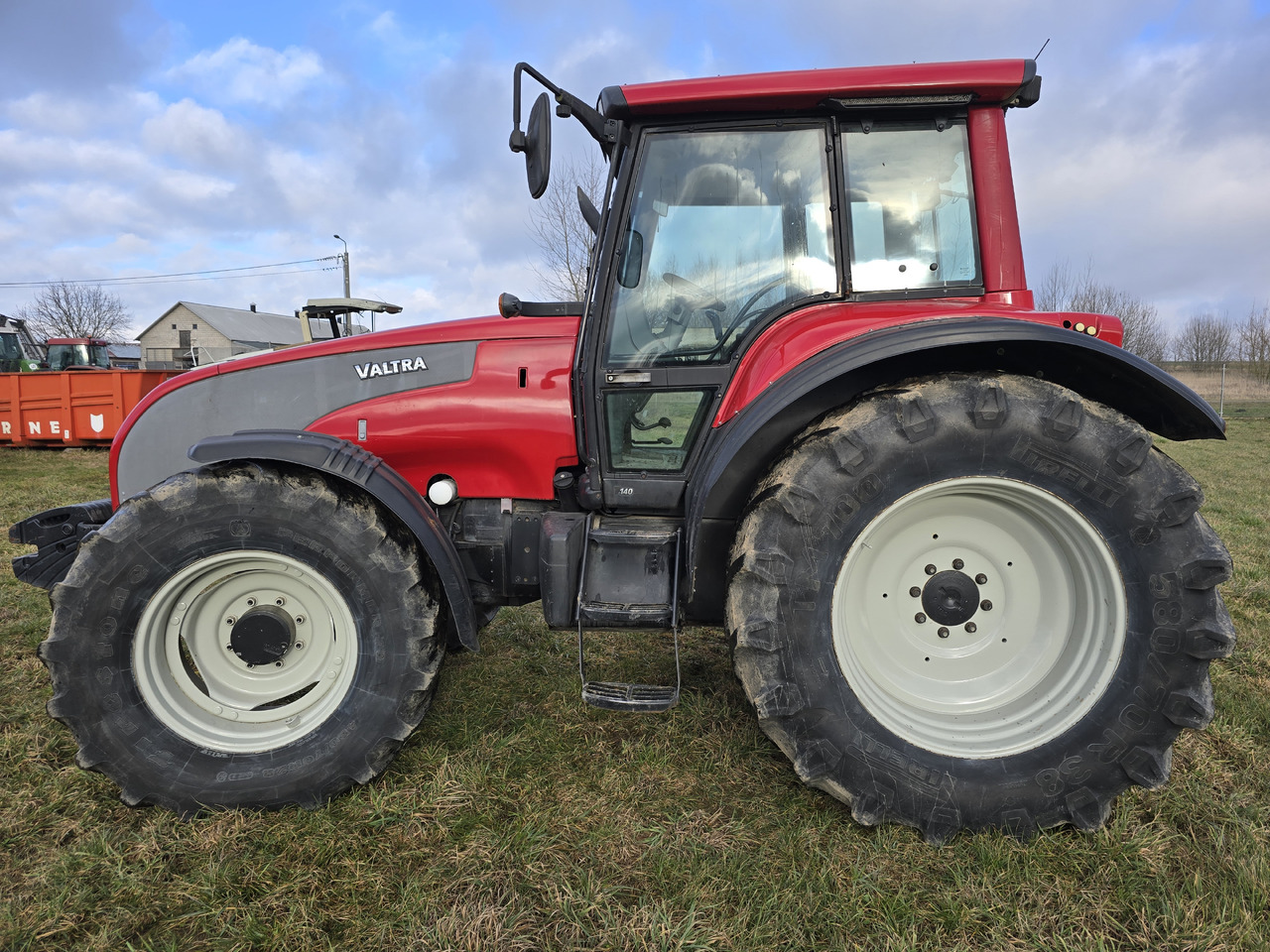 VALTRA T140 - Tractor: foto 1 VALTRA T140 - Tractor: foto 1