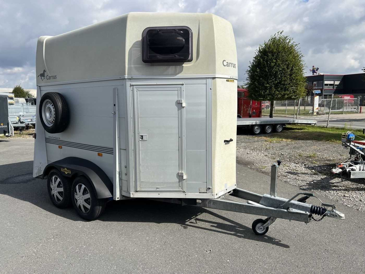HUMBAUR HP 2000 Pferdeanhänger - Remolque de coche: foto 2 HUMBAUR HP 2000 Pferdeanhänger - Remolque de coche: foto 2