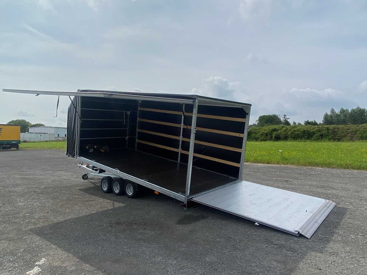 ROSEMEIER VE Jumbo 35.5 Tridem-Planenaufbau Autotransporter - Remolque portavehículos: foto 3 ROSEMEIER VE Jumbo 35.5 Tridem-Planenaufbau Autotransporter - Remolque portavehículos: foto 3