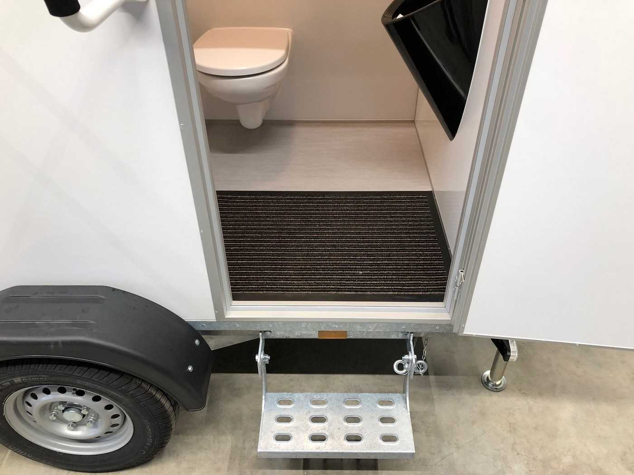 1 Damen, 1 Herren + 1 Urinal Toilettenanhänger - Remolque: foto 4 1 Damen, 1 Herren + 1 Urinal Toilettenanhänger - Remolque: foto 4