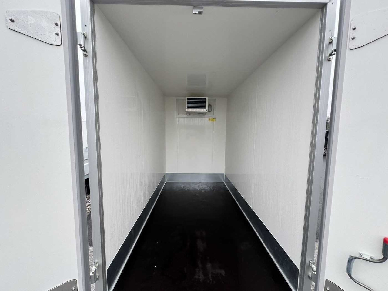 UNSINN UKT 6C 2513-13-14 Kühlanhänger - Remolque frigorífico: foto 3 UNSINN UKT 6C 2513-13-14 Kühlanhänger - Remolque frigorífico: foto 3