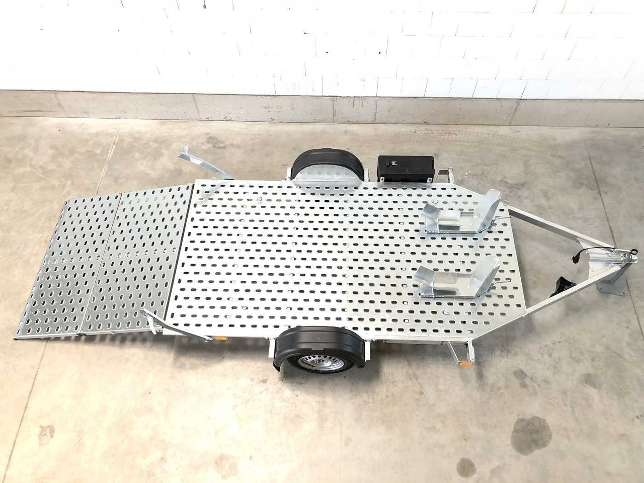 VEZEKO Motovan B 08+Box Motorradanhänger - Remolque para moto: foto 1 VEZEKO Motovan B 08+Box Motorradanhänger - Remolque para moto: foto 1