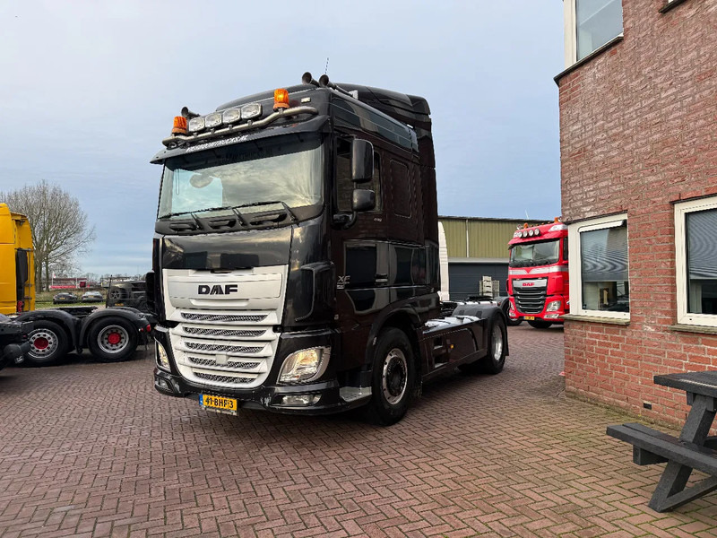 DAF XF 440 XF440 4X2 / hydrauliek / schuifschotel / alcoa / top staat / "BLACK BEAUTY" - Cabeza tractora: foto 2 DAF XF 440 XF440 4X2 / hydrauliek / schuifschotel / alcoa / top staat / "BLACK BEAUTY" - Cabeza tractora: foto 2