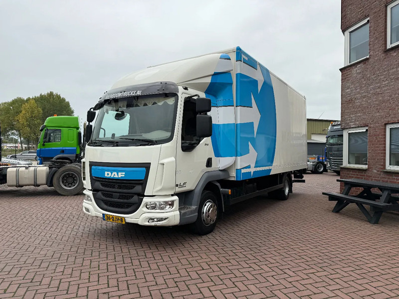 DAF LF 210 LF210 4X2 / Slaapcabine / 11.990KG / D'hollandia 1.50KG / DAF dealer onderhoud - Camión caja cerrada: foto 2 DAF LF 210 LF210 4X2 / Slaapcabine / 11.990KG / D'hollandia 1.50KG / DAF dealer onderhoud - Camión caja cerrada: foto 2