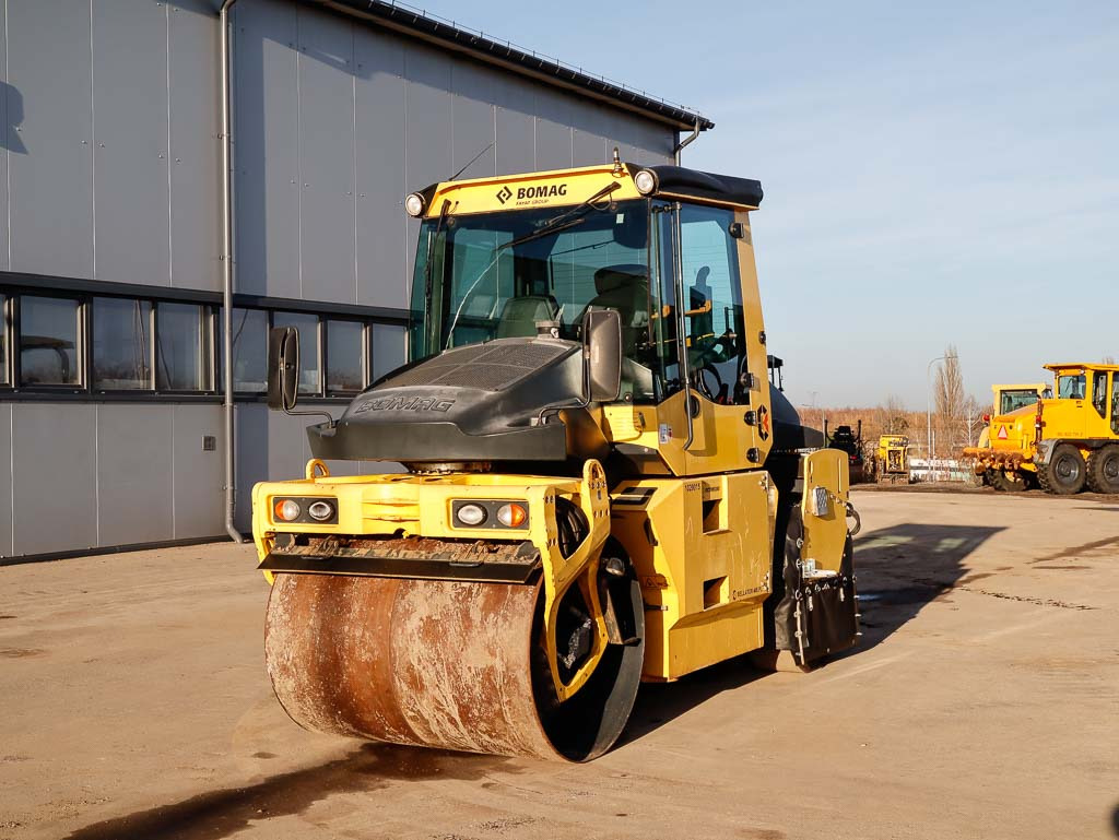 BOMAG BW 154 ACP-4 - Compactador mixto: foto 2 BOMAG BW 154 ACP-4 - Compactador mixto: foto 2