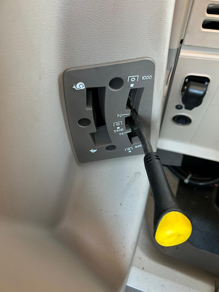 John Deere 6090M **MIETRÜCKLÄUFER** - Tractor: foto 5 John Deere 6090M **MIETRÜCKLÄUFER** - Tractor: foto 5