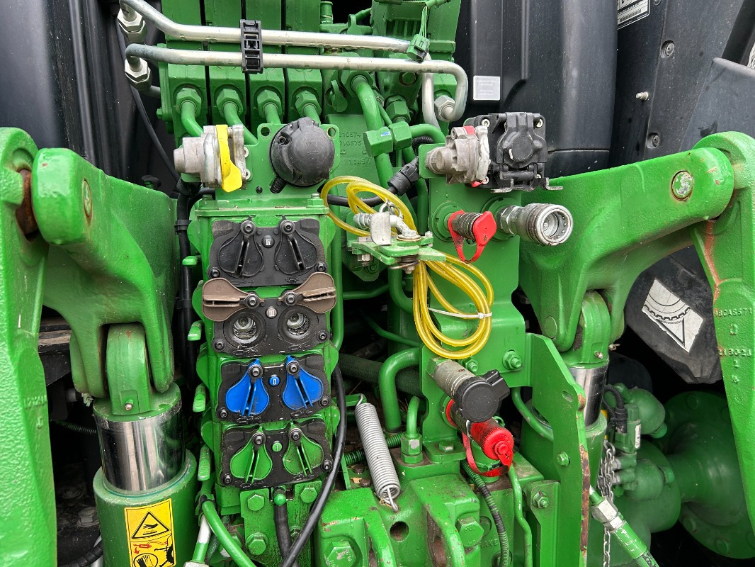 John Deere 6215R - Tractor: foto 4 John Deere 6215R - Tractor: foto 4