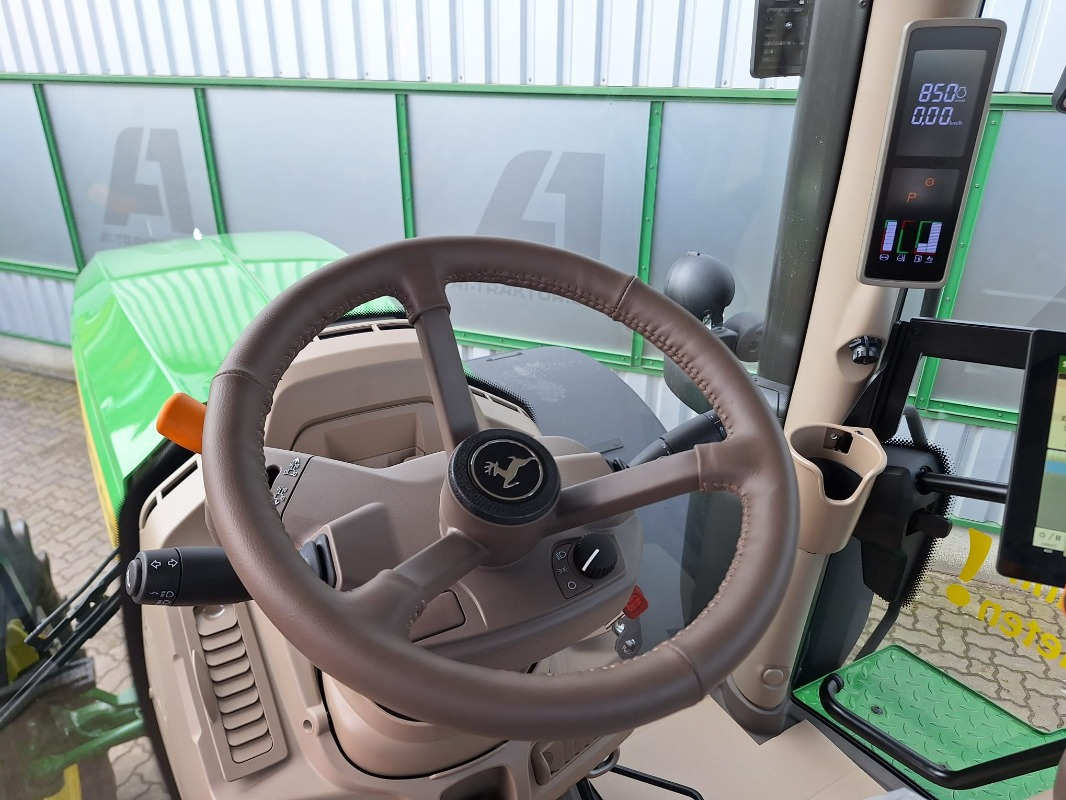 John Deere 6R 230 **MIETRÜCKLÄUFER** - Tractor: foto 4 John Deere 6R 230 **MIETRÜCKLÄUFER** - Tractor: foto 4