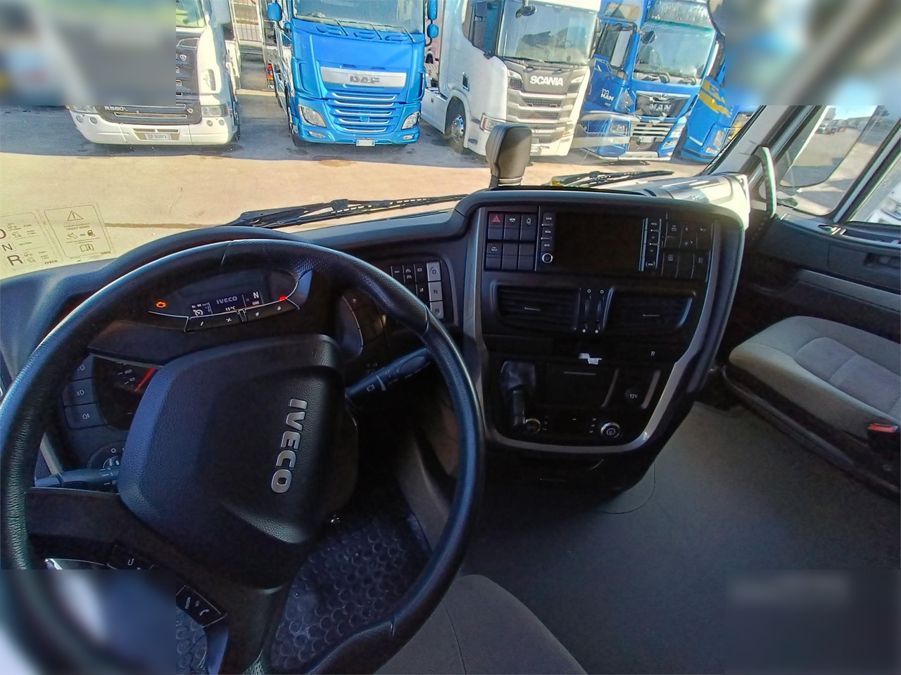 Foto del interior 1: Cabeza tractora IVECO STRALIS 480 Foto del interior 1: Cabeza tractora IVECO STRALIS 480