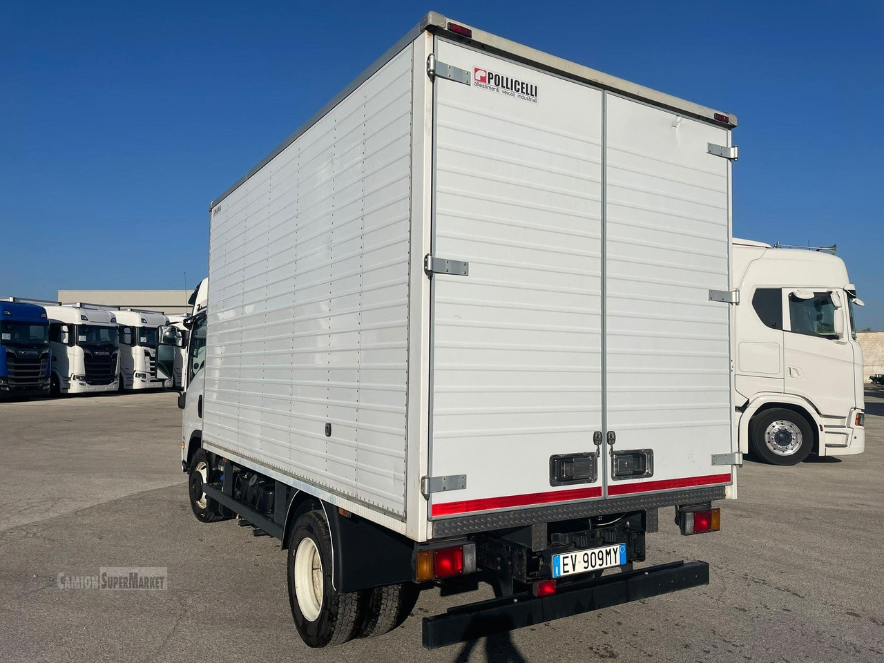 ISUZU P75 - Camión caja cerrada: foto 4 ISUZU P75 - Camión caja cerrada: foto 4